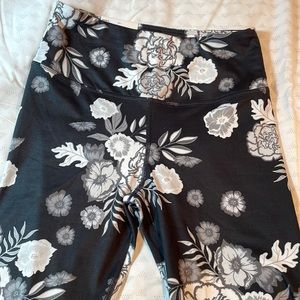 NWT floral leggings